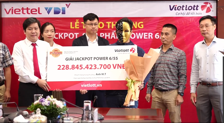 le-trao-thuong-vietlott-15-08 le-trao-thuong-vietlott-15-08